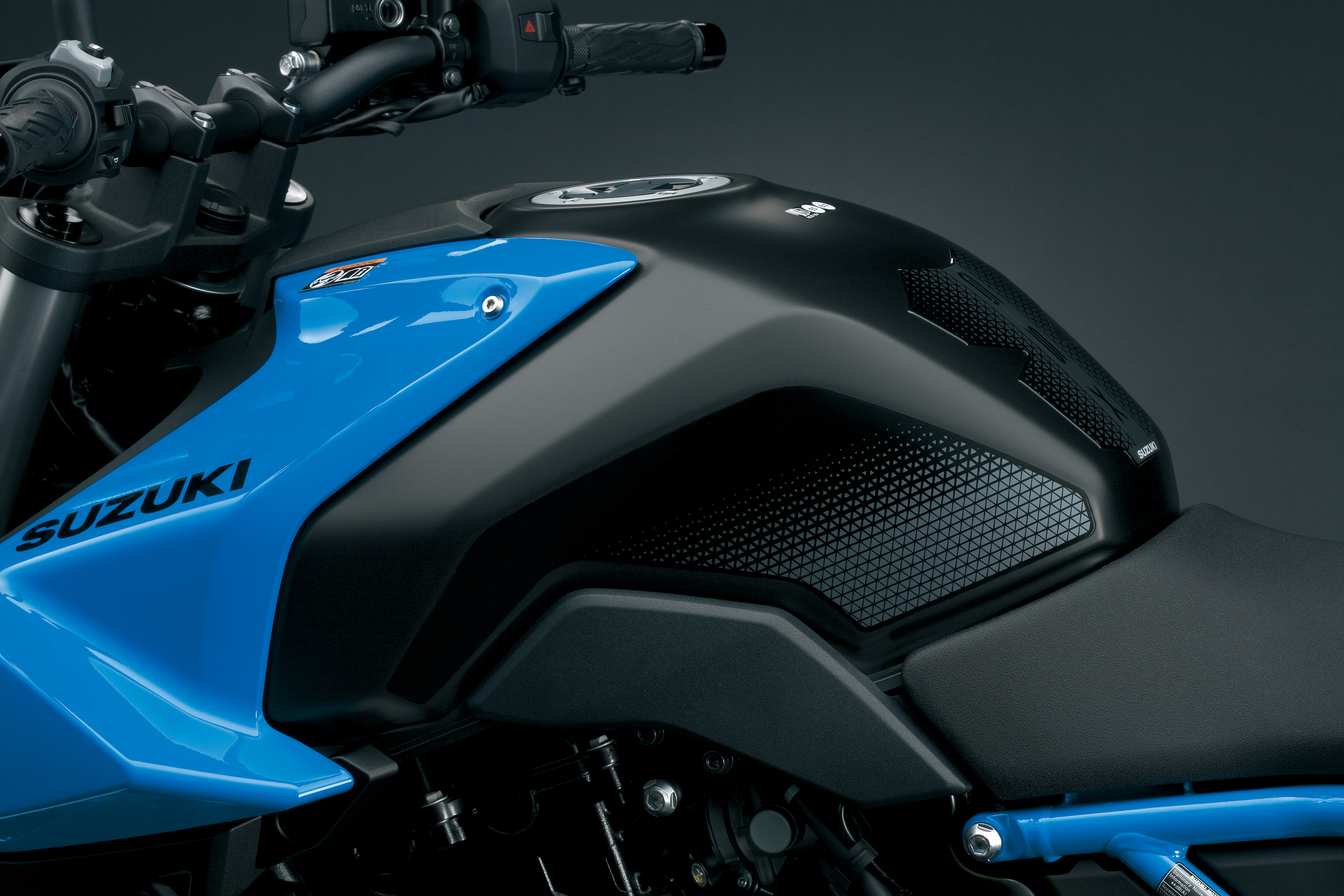 Pellicola protettiva serbatoio laterale Suzuki GSX-8S 2023- Accessori originali