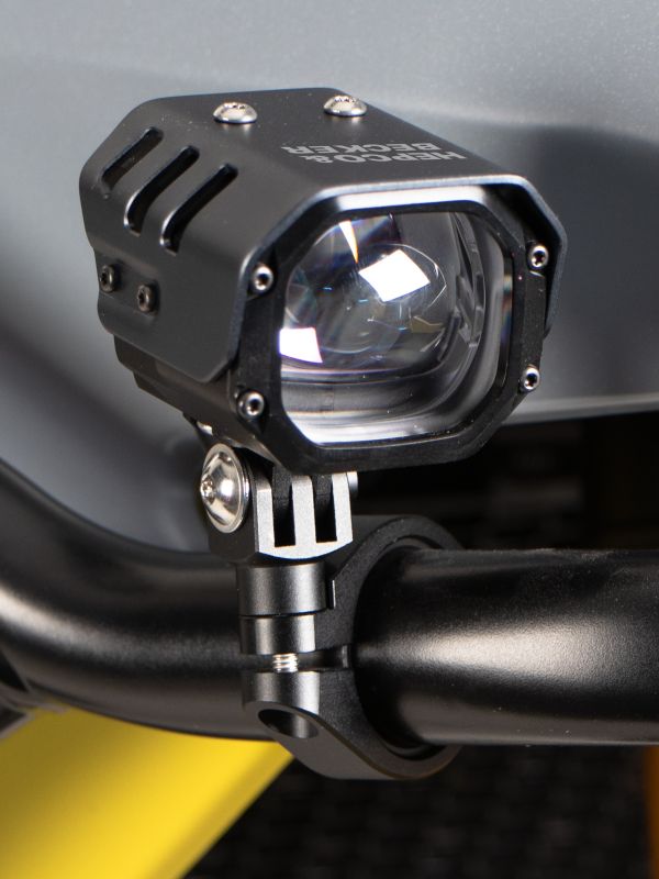 Faro ausiliario a LED Nova con montaggio universale per tubo Ø18-25mm Hepco & Becker