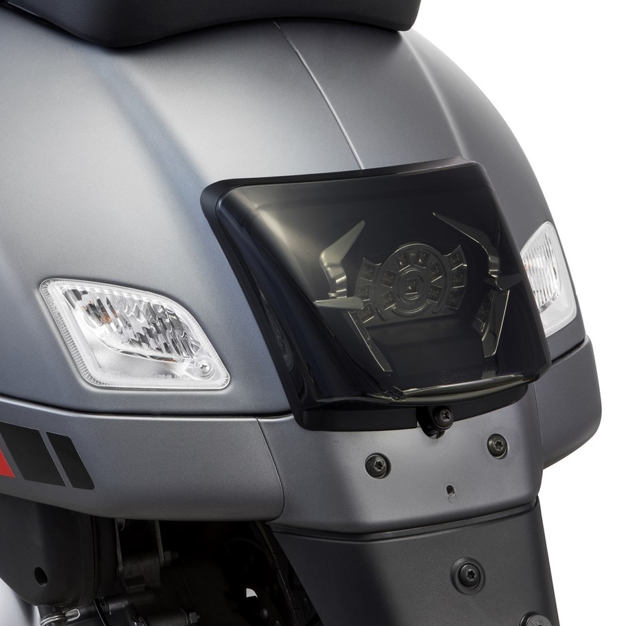 Trasformazione fanale posteriore per Vespa GTS/GTS Super/GTV 125-300cc ('14-'18), nero lucido