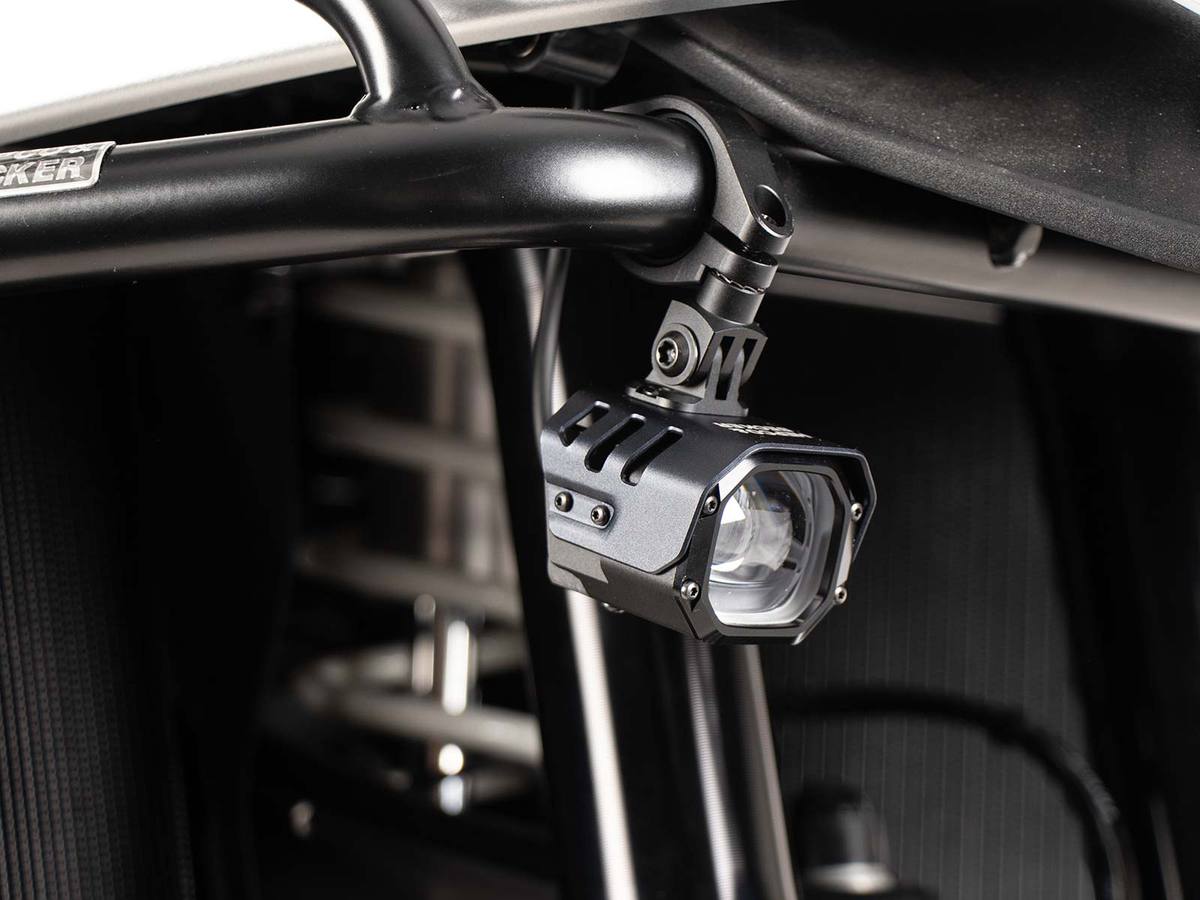 Faro supplementare a LED Nova con montaggio universale per CF Moto 700 MT (25-) Hepco & Becker