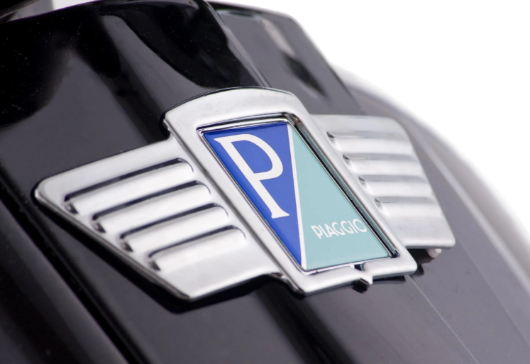 Aletta di rifinitura a cascata per emblema PIAGGIO quadrato, Mark I, per Vespa, plastica, cromo