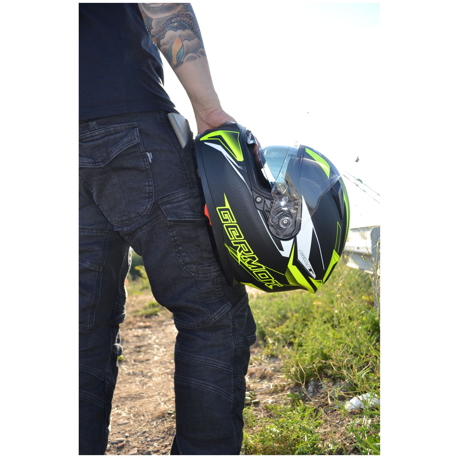 Casco integrale Germot GM 330, nero opaco/giallo fluo