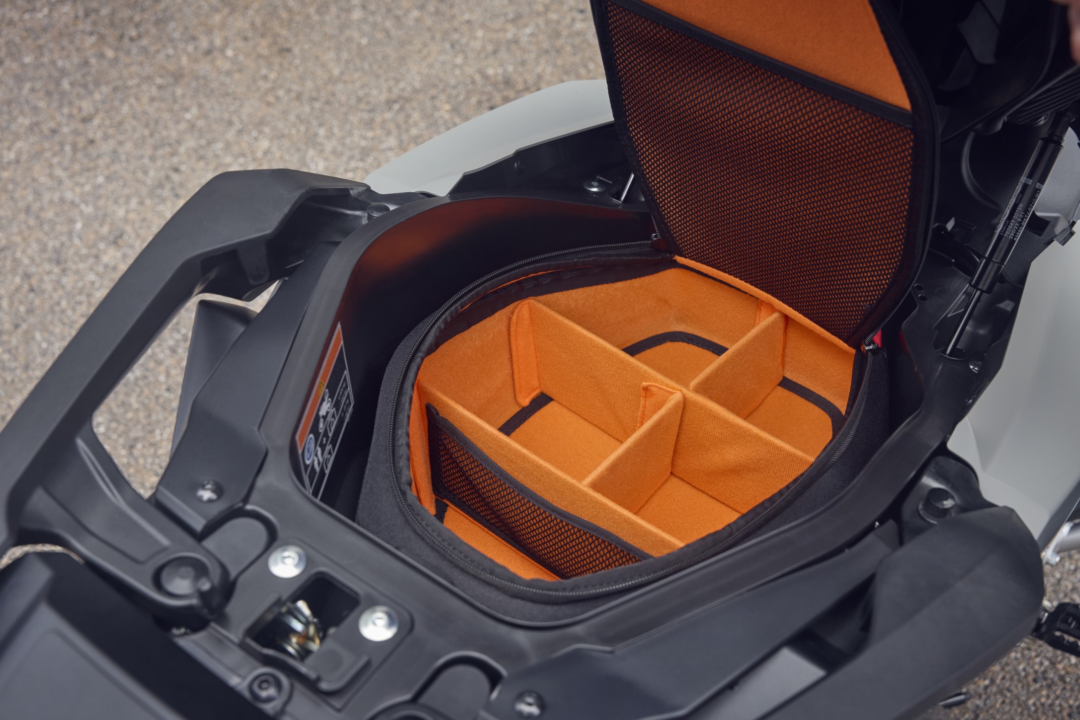 Organizzatore per casco per Honda X-ADV (25-) Originale