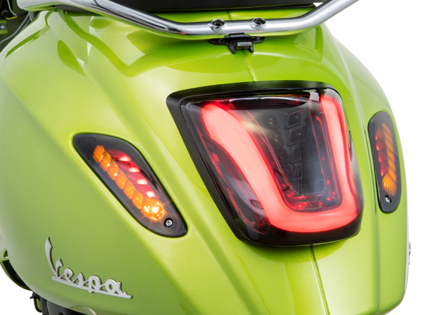 Fanale posteriore MK II colorato per Vespa Primavera/​Sprint 50-150ccm, bordo - nero opaco