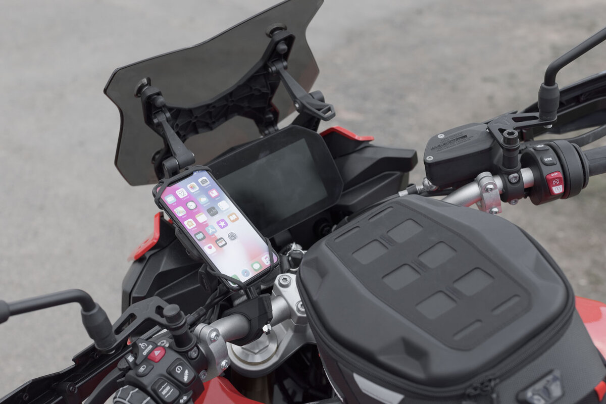 Kit di montaggio Navi T-Lock con supporto per smartphone per Aprilia RSV 4 1000 RR /RF - SW Motech
