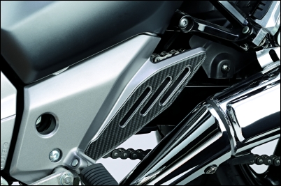 Protezione tallone, carbon look per Suzuki GW250 Inazuma BJ. 2013-2015