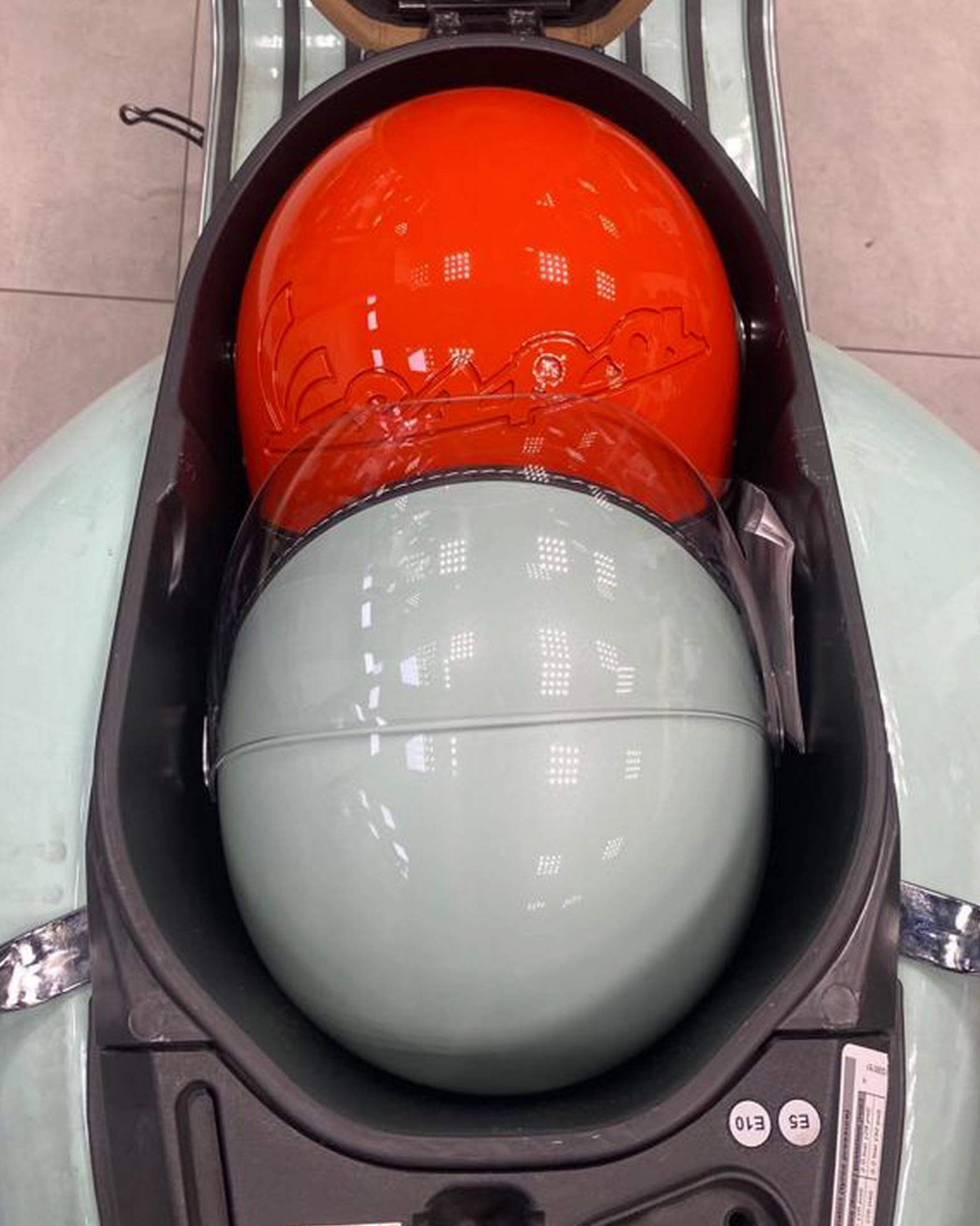 Vano portacasco per un massimo di due caschi per Vespa GTS/GTS Super/GTV 125-300cc ('19-) Big Box