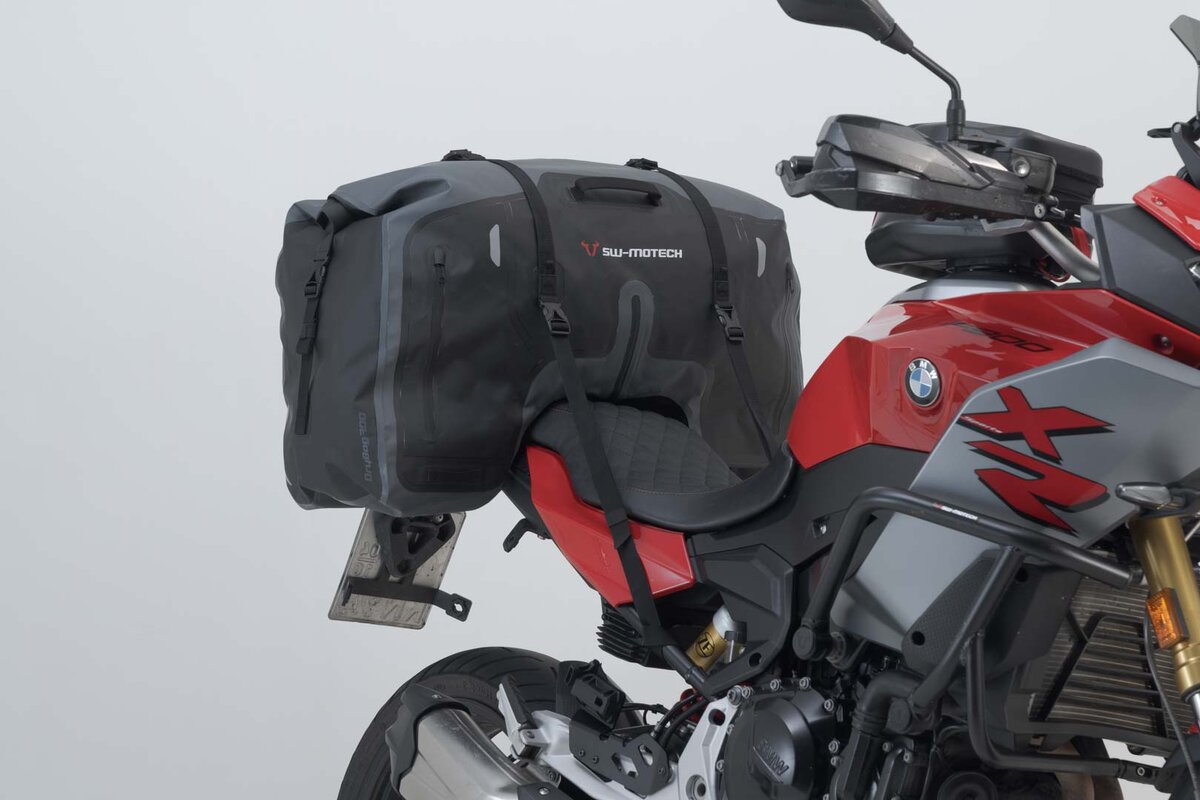 Borsa posteriore Drybag 700 per Aprilia RSV 4 Tuono 1100, nero/grigio - SW Motech