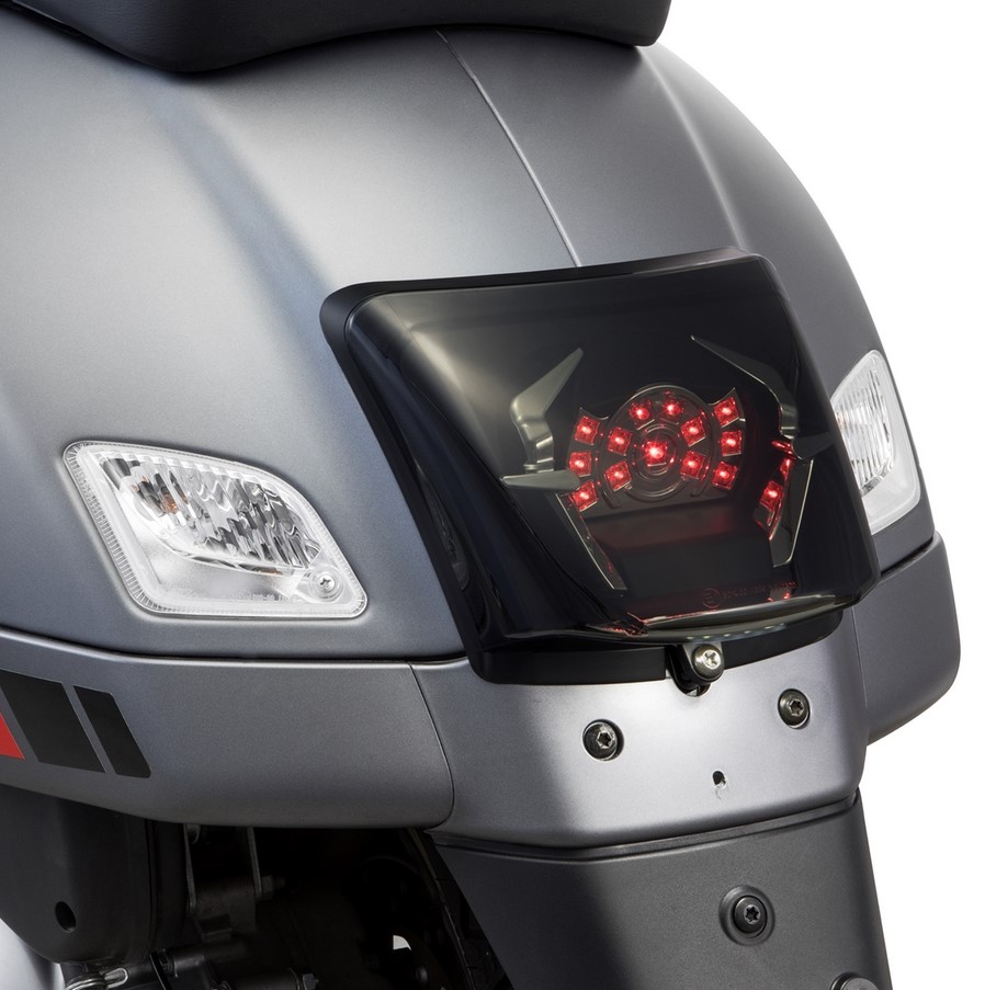 Trasformazione del fanale posteriore per Vespa GTS/GTS Super/GTV 125-300cc ('14-'18), nero opaco