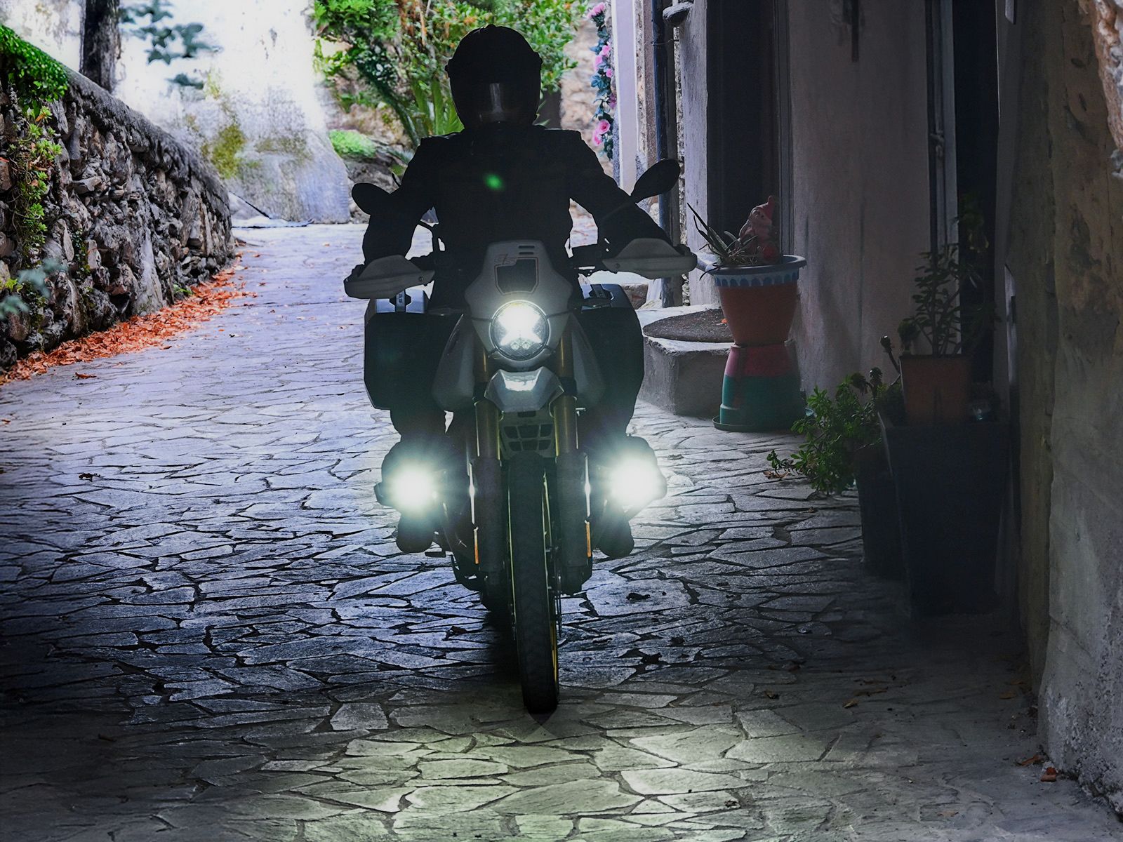 Faro supplementare a LED Nova con montaggio universale per CF Moto 700 MT (25-) Hepco & Becker