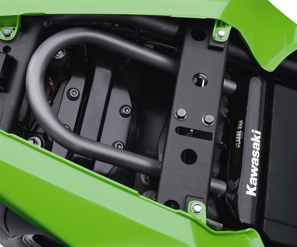 Staffa sottosella U-Lock per U-Lock Ninja650 2017/ Z650 2017 originale Kawasaki