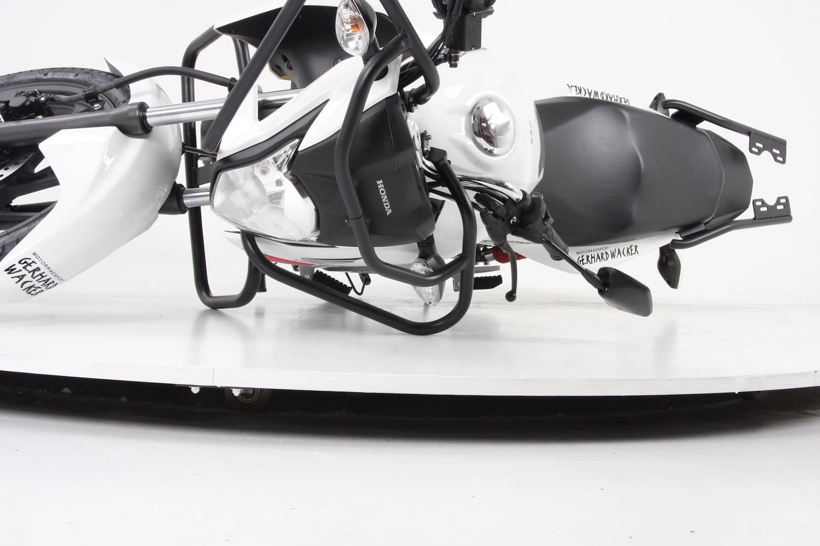 Barra di protezione anteriore nera per Honda CB 125 F (15-20) Hepco & Becker