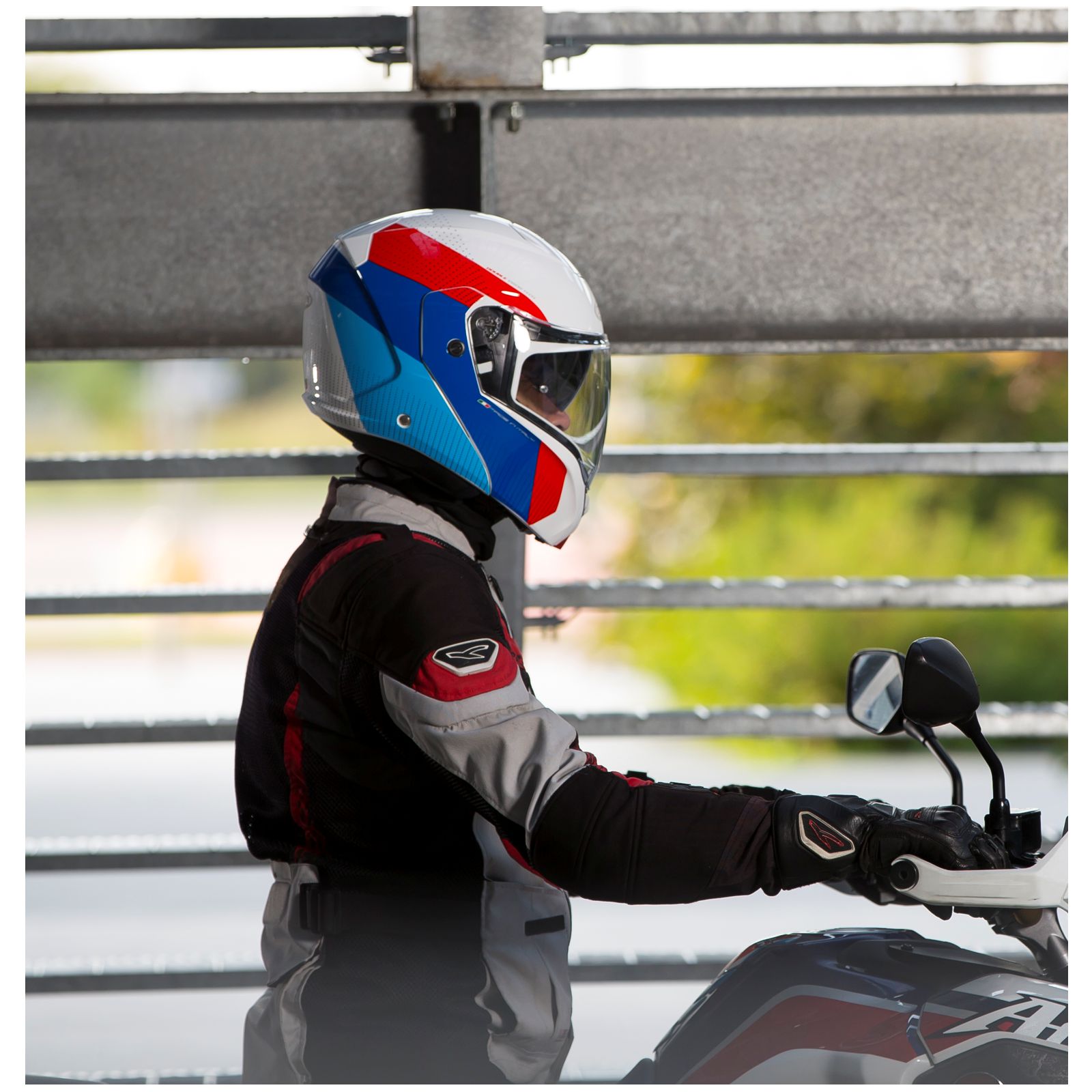 Casco Caberg Horus Scout, bianco metallizzato/rosso-blu
