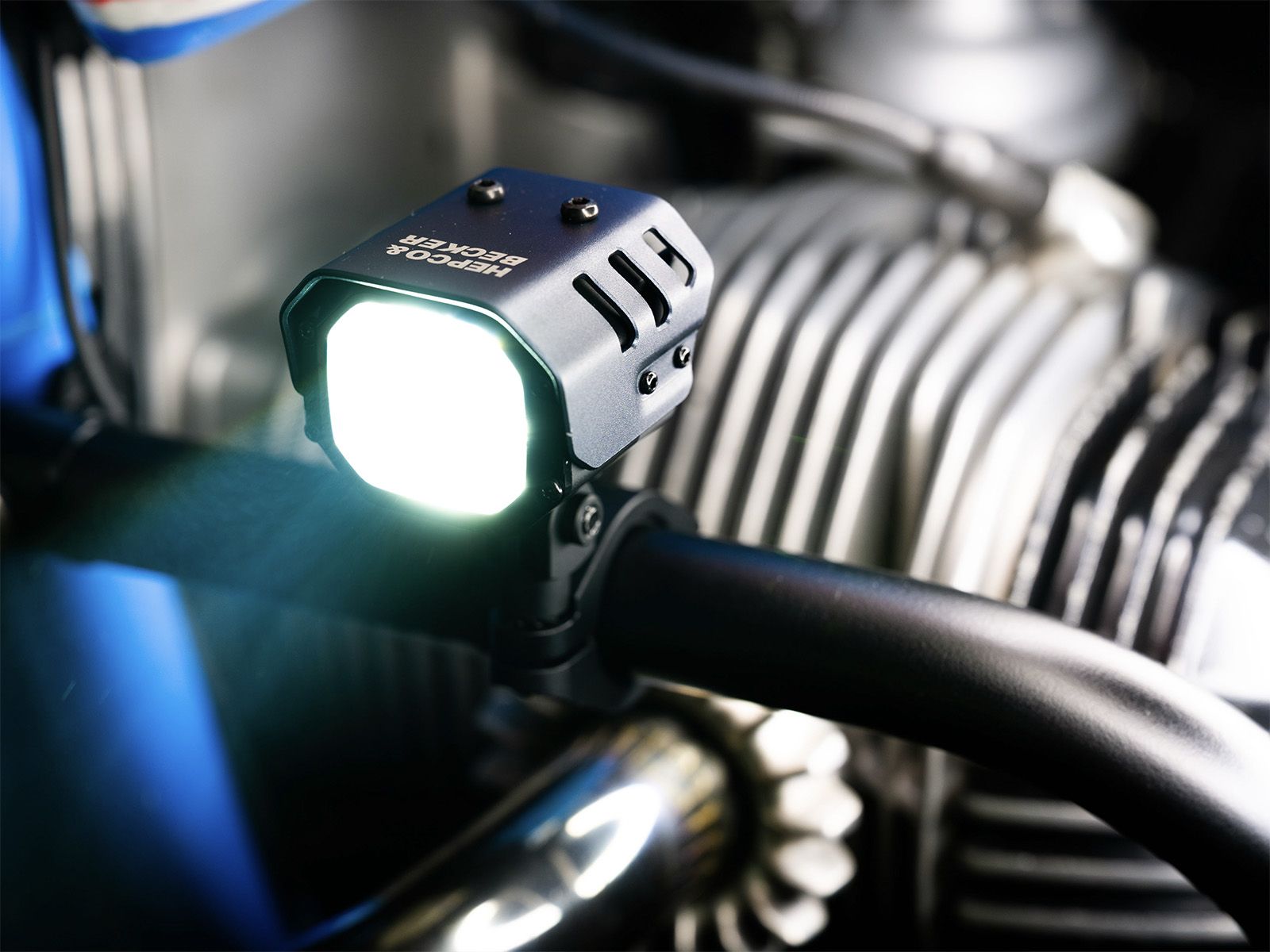 Faro supplementare a LED Nova con montaggio universale per CF Moto 700 MT (25-) Hepco & Becker