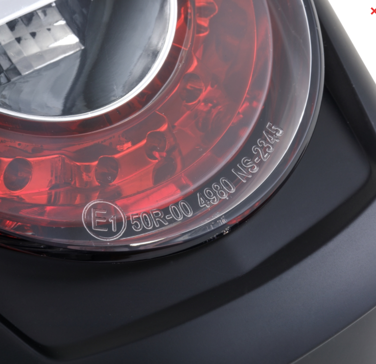 Fanale posteriore LED rosso per Vespa Primavera/​Sprint 50-150ccm, bordo - nero opaco