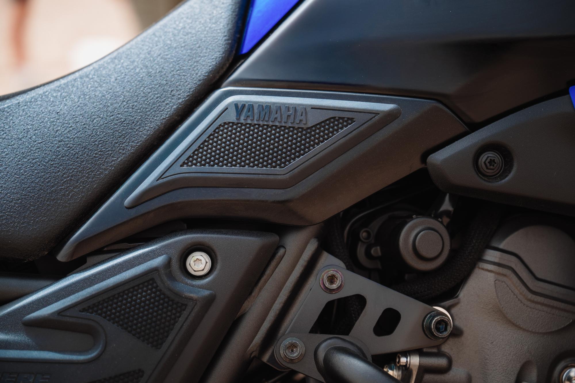 Cuscinetti antiscivolo laterali per Yamaha Ténéré 700 / Rally (25-)  Originali