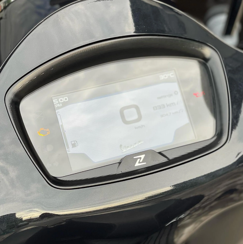 Anello decorativo tachimetro per Vespa GTS Supertech HPE 125/300 ('19-), nero lucido