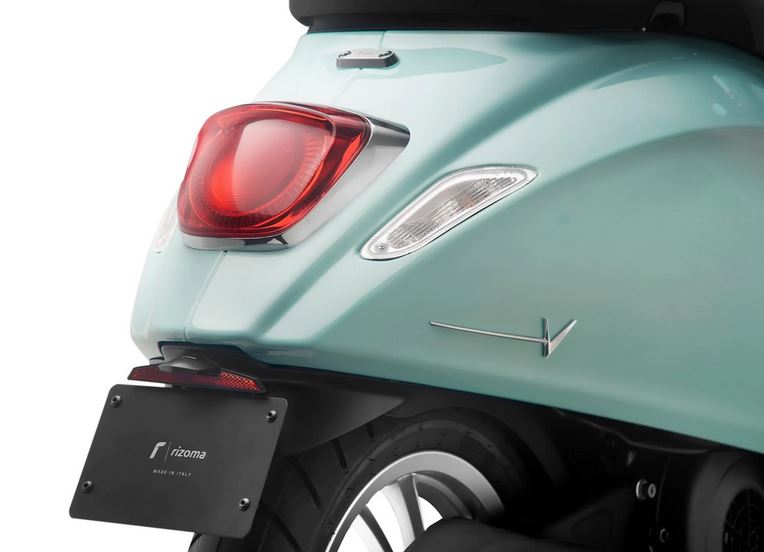 Scritta laterale RIZOMA per Vespa Primavera/Sprint/Elettrica, argento