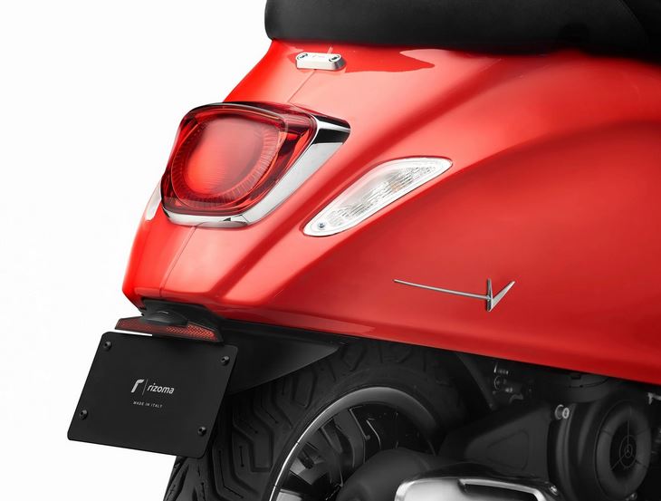 Scritta laterale RIZOMA per Vespa Primavera/Sprint/Elettrica, argento