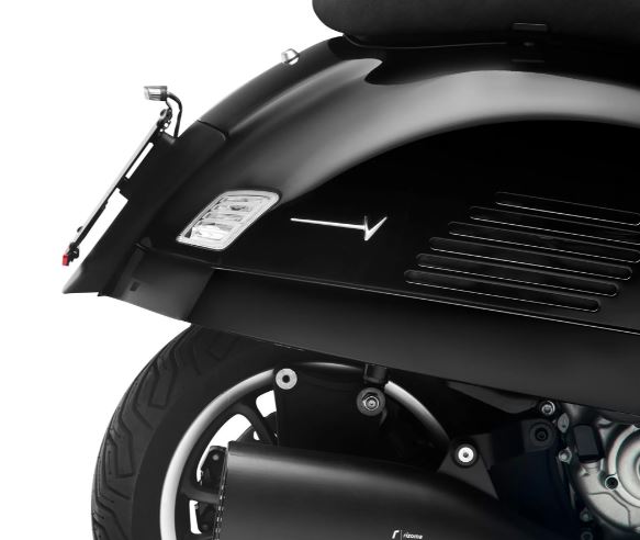 Porta targa posteriore RIZOMA per Vespa GTS/GTS Super/GTV 125-300cc (`23-), nero