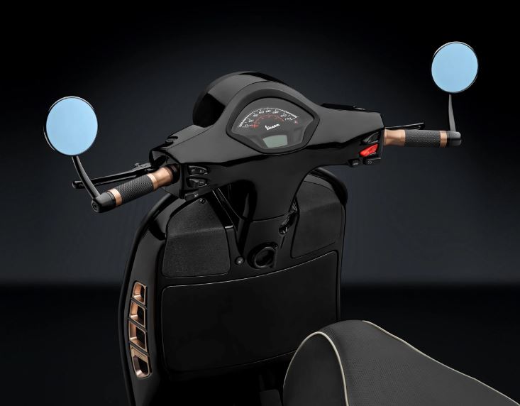 Specchietto da manubrio RIZOMA "SPIRIT RS" per Vespa GTS/GTS Super/GTV/GT, scritta argento