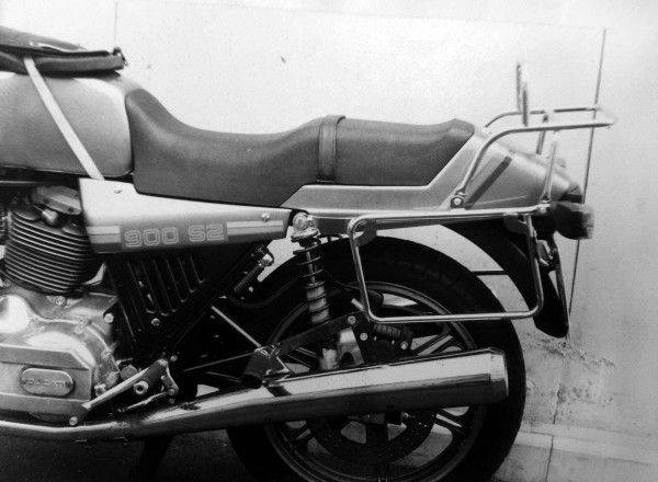Portapacchi tubolare e portavaligie laterale nero per Ducati 900 S2 (82-84)