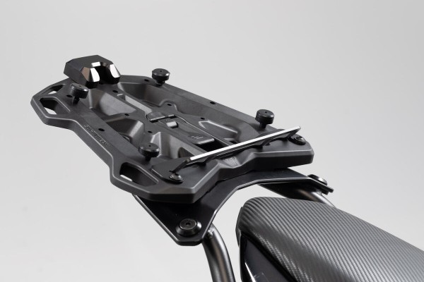 Piastra adattatore SW-Motech nera per portapacchi STREET-RACK per bauletto Shad 2