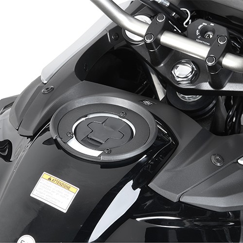 Anello di montaggio borse da serbatoio Givi per Suzuki SV 650 (16-) / V-Strom (17-)