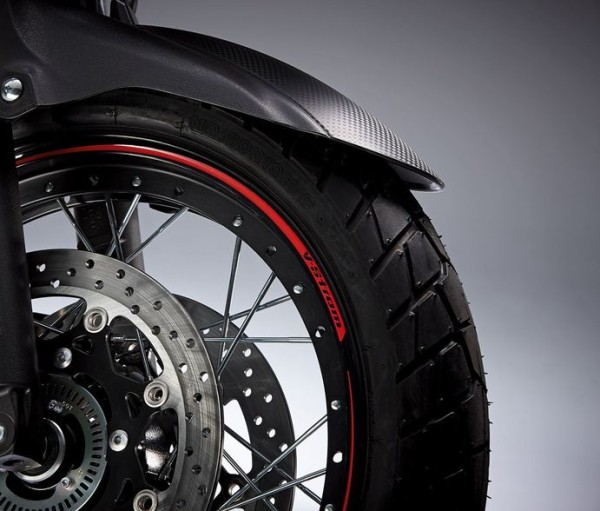 Decorazione cerchio rosso (ruota posteriore) per Suzuki V-Strom 1000 BJ. 2017/V-Power 1000 BJ. 2014-2016/V-Power 65