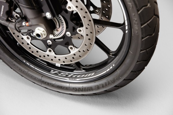 Decorazione cerchio (ruota anteriore) per Suzuki V-Strom 1000 BJ. 2017/V-Power 1000 BJ. 2014-2016/ V-strom 650 BJ