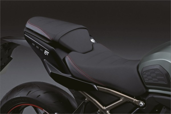 Set di panche per Suzuki GSX-8T (25-) Originale