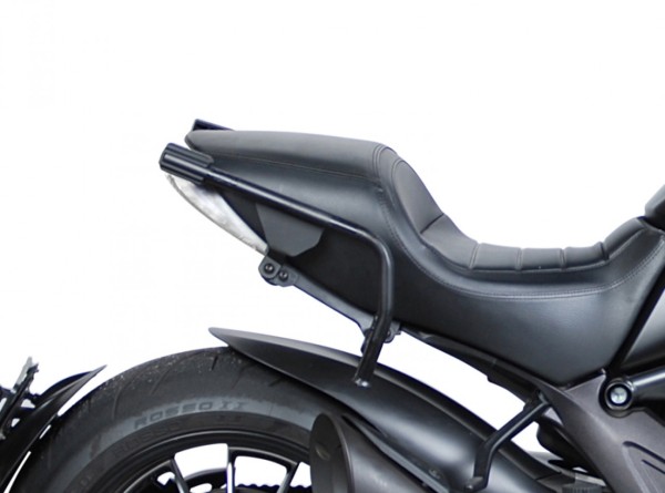 Portapacchi Shad 3P per Ducati Diavel (13-18)