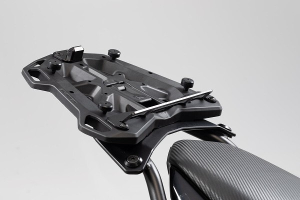Piastra adattatore SW-Motech nera per il portapacchi STREET-RACK per il bauletto Shad